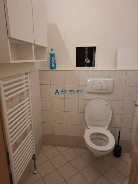 WhatsApp Image 2025-11-28 at 15.49.37.jpeg