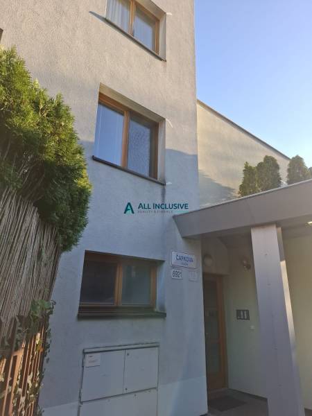 WhatsApp Image 2025-11-28 at 15.48.53.jpeg